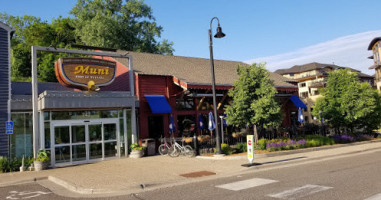 Wayzata Grill outside