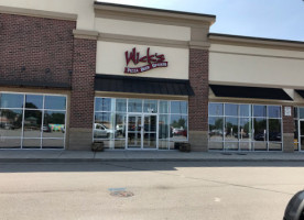 Wick's Pizza Hikes Point outside