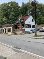 Hog's Head And Grill outside