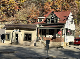 Hog's Head And Grill outside