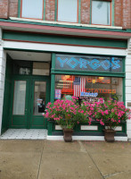 Yorgo's Gyros Potatoes outside