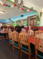 El Rancho Viejo inside