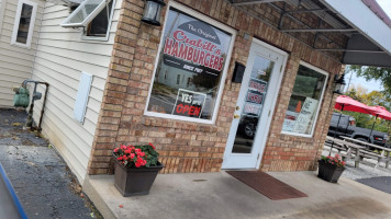 Crabill's Hamburger Shoppe outside