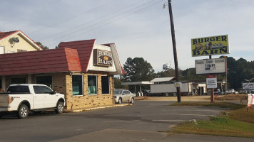 Burger Barn outside