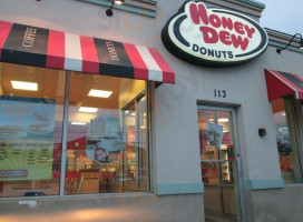 Honey Dew Donuts outside