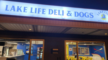 Lake Life Deli Dogs food