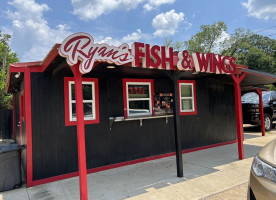 Ryans Fish And Wings outside