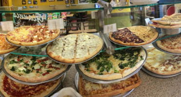 Gianni's Pizza food