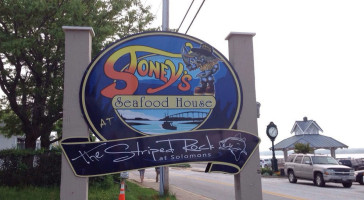 Stoney's Seafood Solomons outside