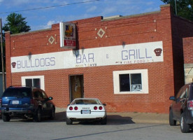 Bulldog's Grill outside