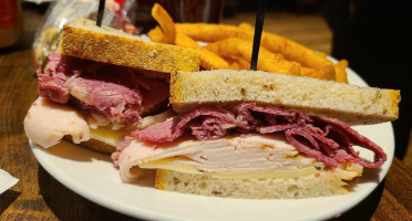 Manhattan Deli Grille food