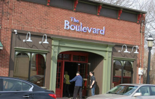 The Boulevard Tavern food