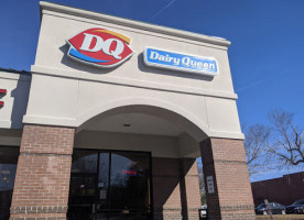 Dairy Queen (treat) outside