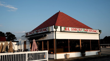 El Sabor Mexicano outside