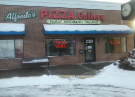 Alfredo's Pizza Gallery inside