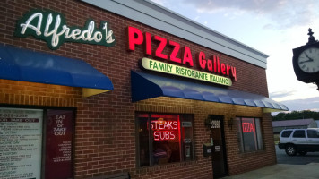 Alfredo's Pizza Gallery inside