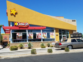 Carl's Jr. outside