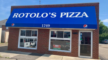 Rotolo's Pizza outside