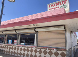 Donut Avenue inside