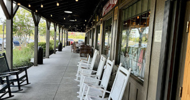 Cracker Barrel Old Country Store outside