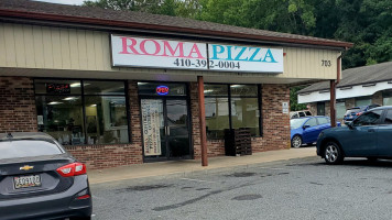 Roma Pizza outside