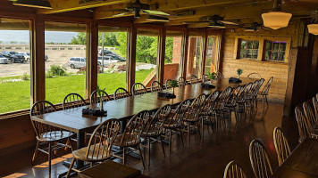 Jonah's Seafood House 2601 Oyster And Market Bake Shop inside