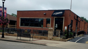 Starliner Diner outside