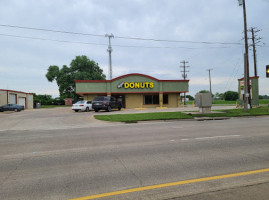 Cajun Donuts outside