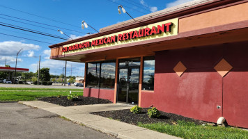 Los Mariachis Mexican outside