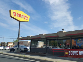 Denny's Restaurant outside