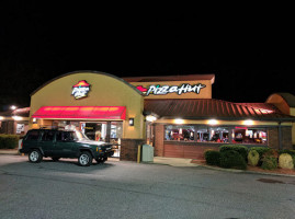 Pizza Hut outside