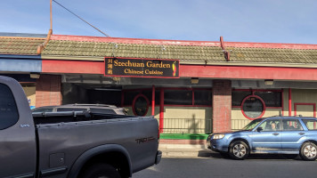 Szechuan Garden outside