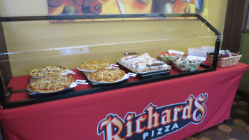 Richards Pizza food