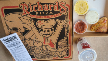 Richards Pizza outside