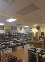 Del's Wine Spirits food