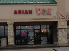 Chan's Asian Wok inside