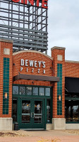 Dewey's Pizza food