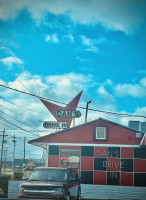 Tio’s Diner outside