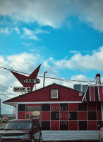 Tio’s Diner outside