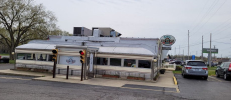 Nancy's Main Street Diner outside