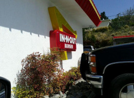 In-n-out Burger outside