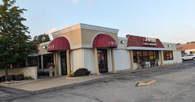 Bucci's J. Bella  outside