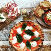 La Crosta Woodfire Pizzeria Italiana food