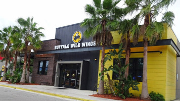 Buffalo Wild Wings outside