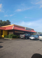 Cajun's Fried Chicken outside