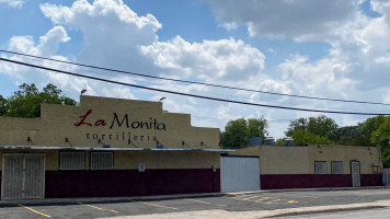 La Monita Tortilleria outside