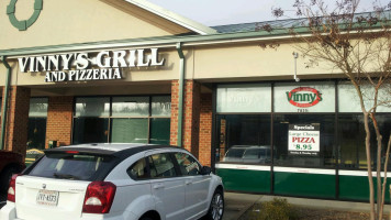 Vinny's Italian Grill Pizzeria outside