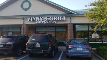 Vinny's Italian Grill Pizzeria outside