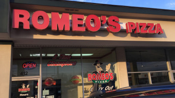 Romeo's Pizza outside