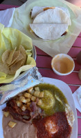 Chela's Tacos food